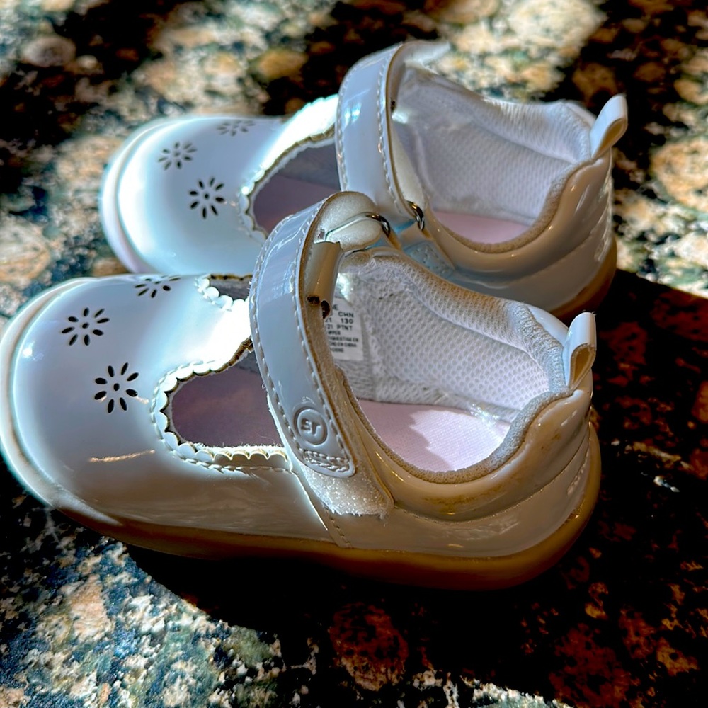 Toddler shoes size 5t